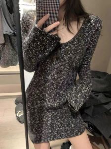 Váy Ngắn Cổ Chữ V Màu Đen Dệt Kim Kiểu Pháp Cho Nữ Mùa Đông Thiết Kế Cao Cấp Váy Ngắn Chữ a Cạp Cao Tay Dài Thường Ngày