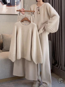 เสื้อสเวตเตอร์ถักคลุมหน้าท้องไซส์ใหญ่ 2025 ฤดูใบไม้ร่วงและฤดูหนาว ชุดสองชิ้น กางเกงขากว้างหลวมๆ สำหรับสาวน้อยอ้วน ชุดแฟชั่น