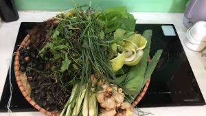 Dầu Gội Thảo Dược MR K ONE 500ml - Đã Thêm Dầu OLIVE (sạch gầu loại bỏ tế bào chết giúp mái tóc chắc khoẻ)