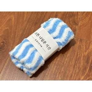 Khăn Mặt Hàn Quốc Kẻ Sọc Trơn Lông Cừu Cao Cấp Kích Thước 30 x 50 cm Siêu Thấm Hút Chất Lông Mềm Mịn An Toàn Cho Da.