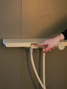SSWW | Bộ Vòi Hoa Sen Điều Chỉnh Nhiệt Độ Số Hóa Màu Trắng Với Kệ Lưu Trữ Lớn Cho Trẻ Em