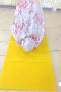 Sajadah Lipat Travel Matras Yoga Muslim Praktis: Panduan Lengkap\\n\\n Apa itu Sajadah Lipat Travel?\\n\\nSajadah Lipat Travel atau Praktis Foldable Prayer Mat adalah sajadah yang dirancang khusus untuk memudahkan umat Muslim dalam melakukan ibadah shalat di mana saja, kapan saja. Desainnya yang lipat dan praktis membuat sajadah ini menjadi pilihan tepat bagi mereka yang sering bepergian atau tinggal di tempat yang tidak memiliki sajadah.\\n\\n Keunggulan Sajadah Lipat Travel\\n\\nBerikut adalah beberapa keunggulan dari Sajadah Lipat Travel:\\n\\n- **Praktis**: Dengan desain lipat yang ringkas, sajadah ini mudah dibawa ke mana saja, baik di tas tangan, ransel, maupun tas travel.\\n- **Anti-slip**: Sajadah ini dilengkapi dengan lapisan anti-slip di bagian bawah, sehingga tetap aman digunakan di berbagai permukaan.\\n- **Kualitas bahan**: Sajadah Lipat Travel terbuat dari bahan berkualitas tinggi yang nyaman digunakan dan tahan lama.\\n- **Desain elegan**: Tersedia dalam berbagai warna dan motif yang elegan, sehingga bisa menjadi pilihan sajadah yang cocok untuk berbagai kebutuhan.\\n\\n Cara Menggunakan Sajadah Lipat Travel dengan Benar\\n\\nBerikut adalah langkah-langkah menggunakan Sajadah Lipat Travel dengan benar:\\n\\n1. Pastikan sajadah bersih dan tidak ada benda asing yang menempel di atasnya.\\n2. Letakkan sajadah di tempat yang rata dan bersih.\\n3. Pastikan sajadah tidak bergeser saat digunakan dengan memastikan lapisan anti-slip di bagian bawah sajadah berfungsi dengan baik.\\n4. Setelah selesai shalat, lipat sajadah dengan rapi dan simpan di tempat yang aman.\\n\\n Manfaat Matras Yoga Muslim Praktis\\n\\nMatras Yoga Muslim Praktis atau Sajadah Lipat Travel juga memiliki manfaat lain selain sebagai alat ibadah shalat. Berikut adalah beberapa manfaatnya:\\n\\n- **Kesehatan**: Matras Yoga Muslim Praktis dapat digunakan sebagai alas yoga atau senam yang nyaman dan aman.\\n- **Praktis**: Dengan desain lipat yang ringkas, matras ini mudah dibawa ke mana saja, baik di rumah, kantor, maupun tempat olahraga.\\n- **Fleksibel**: Matras Yoga Muslim Praktis bisa digunakan di berbagai permukaan, baik itu lantai keras, rumput, maupun pasir.\\n\\n Tips Memilih Sajadah Lipat Travel yang Tepat\\n\\nBerikut adalah beberapa tips memilih Sajadah Lipat Travel yang tepat:\\n\\n- **Perhatikan bahan**: Pilih sajadah yang terbuat dari bahan berkualitas tinggi dan nyaman digunakan.\\n- **Perhatikan ukuran**: Pilih sajadah dengan ukuran yang sesuai dengan kebutuhan Anda.\\n- **Perhatikan desain**: Pilih sajadah dengan desain yang elegan dan sesuai dengan selera Anda.\\n- **Perhatikan keamanan**: Pilih sajadah yang dilengkapi dengan lapisan anti-slip di bagian bawah.\\n\\n Kesimpulan\\n\\nSajadah Lipat Travel atau Praktis Foldable Prayer Mat adalah solusi tepat bagi umat Muslim yang sering bepergian atau tinggal di tempat yang tidak memiliki sajadah. Dengan desain lipat yang ringkas, sajadah ini mudah dibawa ke mana saja dan dapat digunakan sebagai alat ibadah shalat maupun alas yoga atau senam. Pilihlah sajadah yang terbuat dari bahan berkualitas tinggi, ukuran yang sesuai, desain yang elegan, dan dilengkapi dengan lapisan anti-slip di bagian bawah untuk keamanan saat digunakan.\n}