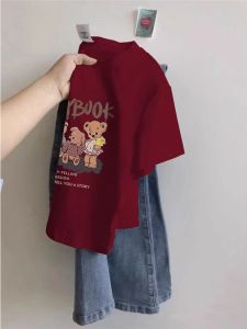 แฟชั่นเสื้อยืดผ้าฝ้ายสีแดงสําหรับสาวสบายๆสไตล์ฤดูร้อนการ์ตูนหมีพิมพ์เหงื่อดูดซับแขนสั้น Crewneck สําหรับเด็ก