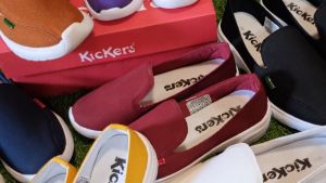 Sepatu Sneakers Kanvas Terbaru 2023: Keren, Gaul & Ringan