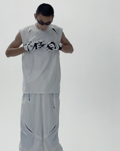 LOOKthatPEOPLE Cutout Vest