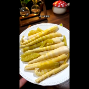 🔥Yan Yan Xin Local Ready Stock🔥Linye Mountain Pepper Bamboo Shoots Pickled Pepper Flavor 70g / 100g /180g林野山椒笋尖泡椒味