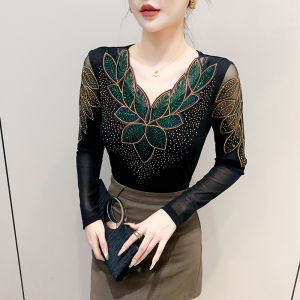 YIMEI เสื้อตัวในตาข่ายคอวีสำหรับผู้หญิงเสื้อตัวในสไตล์ใหม่ฤดูใบไม้ผลิและฤดูใบไม้ร่วงเสื้อตัวในสไตล์ตะวันตกเสื้อเชิ้ตตัวเล็กเข้ารูปพอดี