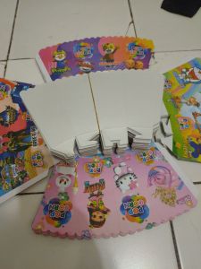Kertas wadah popcorn l kotak popcorn 12x6 bergambar animasi dan berleminasi sehingga anti minyak. untuk gambar/otomatif dikirim random sesuai dengan stock yang tersedia.