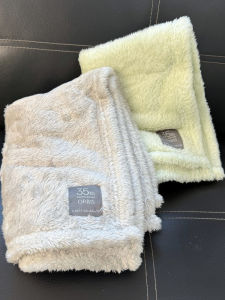 Khăn Trải Giường Bằng Vải Nỉ Màu Trơn Mùa Đông Ấm Áp Thoải Mái Dễ Giặt Dùng Cho Mọi Mùa Kích Thước 62*85cm