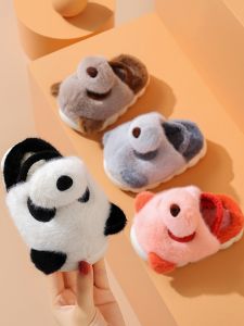 รองเท้าแตะผ้าฝ้ายเด็กฤดูหนาวแบบมีหัวรองเท้าแบบใหม่สำหรับเด็กชายและเด็กหญิงในร่มพื้นนุ่มลายแพนด้า