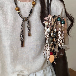 Trendy 2025 Silk Scarf Necklace Leopard Print Womens Personality Sweater Chain Multi-Color Alloy Original Design Fashion Accessory
