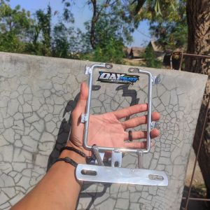 tulangan tralis lampu depan T atas bawah ninja r rr tralis lampu pesek skok ninja RR R tulangan lampu utama shok ninja r rr tulang lampu depan shock depan kawasaki ninja T atas ninja rr r besi tralis tulang lampu kupingan lampu skok ninja