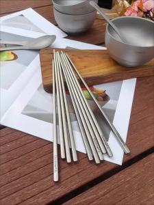 chockmen | Đũa Titanium Sáng Loáng Chống Ăn Mòn Cứng Cao 5 Đôi