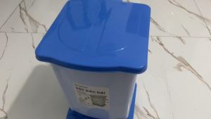Thùng rác đạp chân bật nắp 3 size ( Việt Nhật )