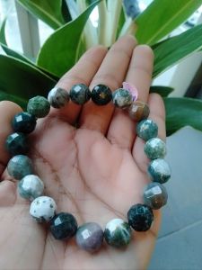 สร้อยข้อมือหินแท้มอสอาเกตเจียเหลี่ยม