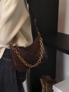 [ Kapasiti Dalaman yang Besar ] Beg wanita fesyen r 2024 Beg Bulan Sabit Baharu Musim Sejuk Beg Selempang Bahu Tunggal Bera mewah