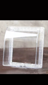 Hộp bảo vệ ổ cắm điện nhà tắm chống thấm nước.