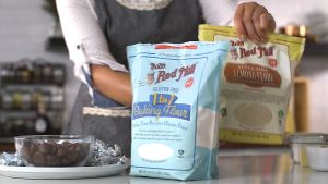 คุณสมบัติของ Bobs Red Mill Gluten Free Super-Fine Almond Flour 453g คือ แป้งอัลมอนด์ ซูเปอร์ไฟน Keto Paleo แคลน้อย ไฟเบอร์สูง