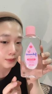 Dầu mát xa dưỡng ẩm Johnsons baby oil 200ml