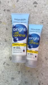 DC.ID Wardah Perfect Bright Creamy Foam Bright + Oil Control Hingga 12 Jam Bebas Kilap Facial Wash