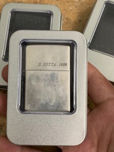 Hộp thiếc bảo quản trưng bày zippo