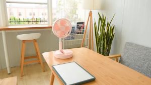 SG Portable Folding Fan 7200mAH USB Stand Fan Rechargeable Retractable Fan Adjustable Mini Height Desktop Fan 可折叠风扇