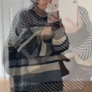 Sweater Wanita Leher Bulat Longgar Hitam dan Putih Gaya Korea Atasan Lengan Panjang Kasual
