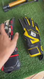 ถุงมือโกล์H3 รุ่นROBO3 สินค้า แท้มีfinger safe 5นิ้ว ถุงมือผู้รักษาประตูฟุตบอล H3 ถุงมือผู้รักษาประตู ส่งฟรี