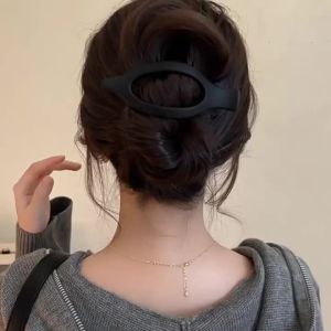 Large Plastic Hair Claw Clip Matte Color Hair Clamps Grab Hollowed Oval Geometric Barrettes Hairpin Women Hair Accessories