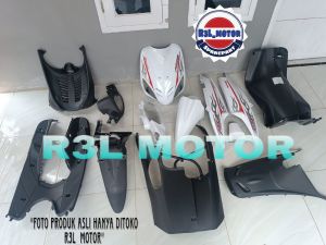paketan cover ful body halus dan kasar Yamaha Mio sporty putih plus striping 2006 api - cover body kasar halus Mio putih full set