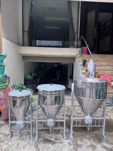 Máng lắc cho heo ăn inox 430 loại 1bao chứa 25kg cám heo