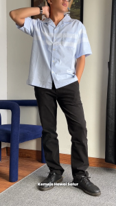 RBJ Kemeja Salur Yarndyed Krah Hawaii Biru Muda Regular Fit Pria