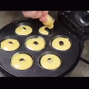 BINLU 8 Hole Electric Donut Maker - Fast Heating for Sandwich/Dessert/Cake! Perfect for Commercial Kitchens & Busy Cafes