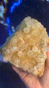mảnh đá thạch anh Citrine lấp lánh phong thủy năng lượng kèm đế mã 6