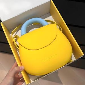 Dopamine Style Womens Crossbody Bag 2025 New Gourd Shape Large Capacity Waterproof Single Shoulder Commuter Mobile Phone Bag