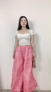 ชุดสองชิ้น  สวมใส่แล้วดูดีทันสมัย