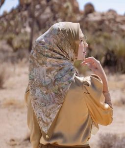 Hijab Segi Empat yucca Buttonscaraves