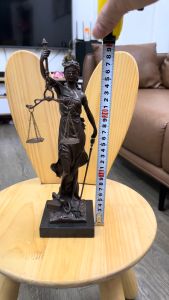 Tượng nữ thần công lý cao 27cm bằng đồng hun giả cổ decor trang trí