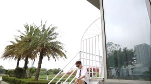 Dongdong Shoes Men's Slippers: Thick Soles & Anti-Slip Features