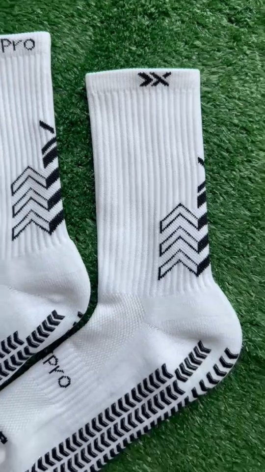 ถุงเท้าฟุตบอลกันลื่น PRO ถุงเท้ากันลื่น anti slip sock สำหรับกีฬาฟุตบอล มี 2 สีให้เลือก ออกกำลังกาย