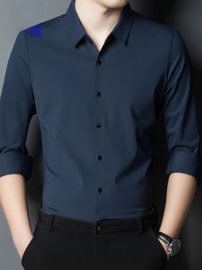 ROMON | เสื้อเชิ้ตผู้ชายแขนยาวผ้าไหมน้ำแข็ง RoMeng ทรงสลิมฟิต ทรงธุรกิจ ลำลอง ไม่ต้องรีด แจ็คเก็ตสั้นฤดูใบไม้ผลิและฤดูใบไม้ร่วง