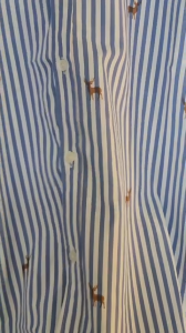 Áo sơ mi kẽ sọc in hưu vàng phát tài phát lộc cho gia chủ năm mới...