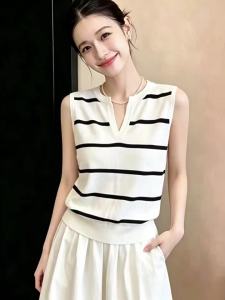Striped V-neck Slim Fit Loose Vest