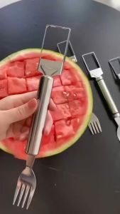 BOSSLU Alat Pemotong Semangka Stainless 2in1 Pisau Parutan Dengan Garpu Watermelon Slicer