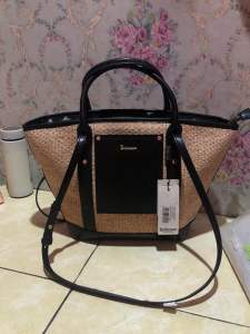 Belleza tote anyam