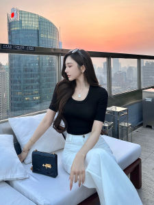 Áo Thun Đơn Giản Elegante Cổ U Tay Trung Slim-fit