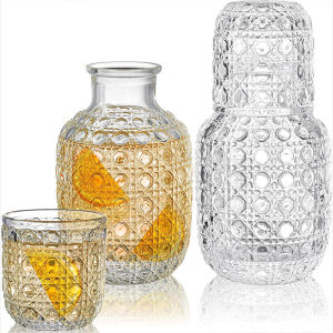 เหยือกน้ำแก้วน้ำกระจกข้างเตียงเหยือกน้ำและชุดเหยือกน้ำแก้วโบราณพร้อมชุดถ้วยสำหรับห้องนอนลวดลาย Relief ย้อนยุค