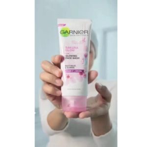 Garnier Sakura Glow Facial Wash Whip Foam 50ml / 100ml