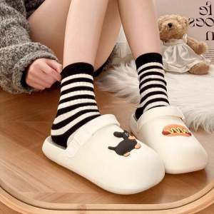 รองเท้าแตะผู้หญิงฤดูหนาวกันน้ำหนังยางกันลื่นแบบสวมหัว 2-in-1 รองเท้าแตะแบบสวมหัวในร่ม ลายการ์ตูนน่ารัก รองเท้าแตะแบบสวมหัวสำหรับใส่ในบ้าน