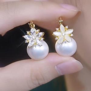 Purple Pearl Cats Eye Stone Flower Womens Earrings Luxury Design Sensation Ear Jewelry Fresh out Fashion Accessories